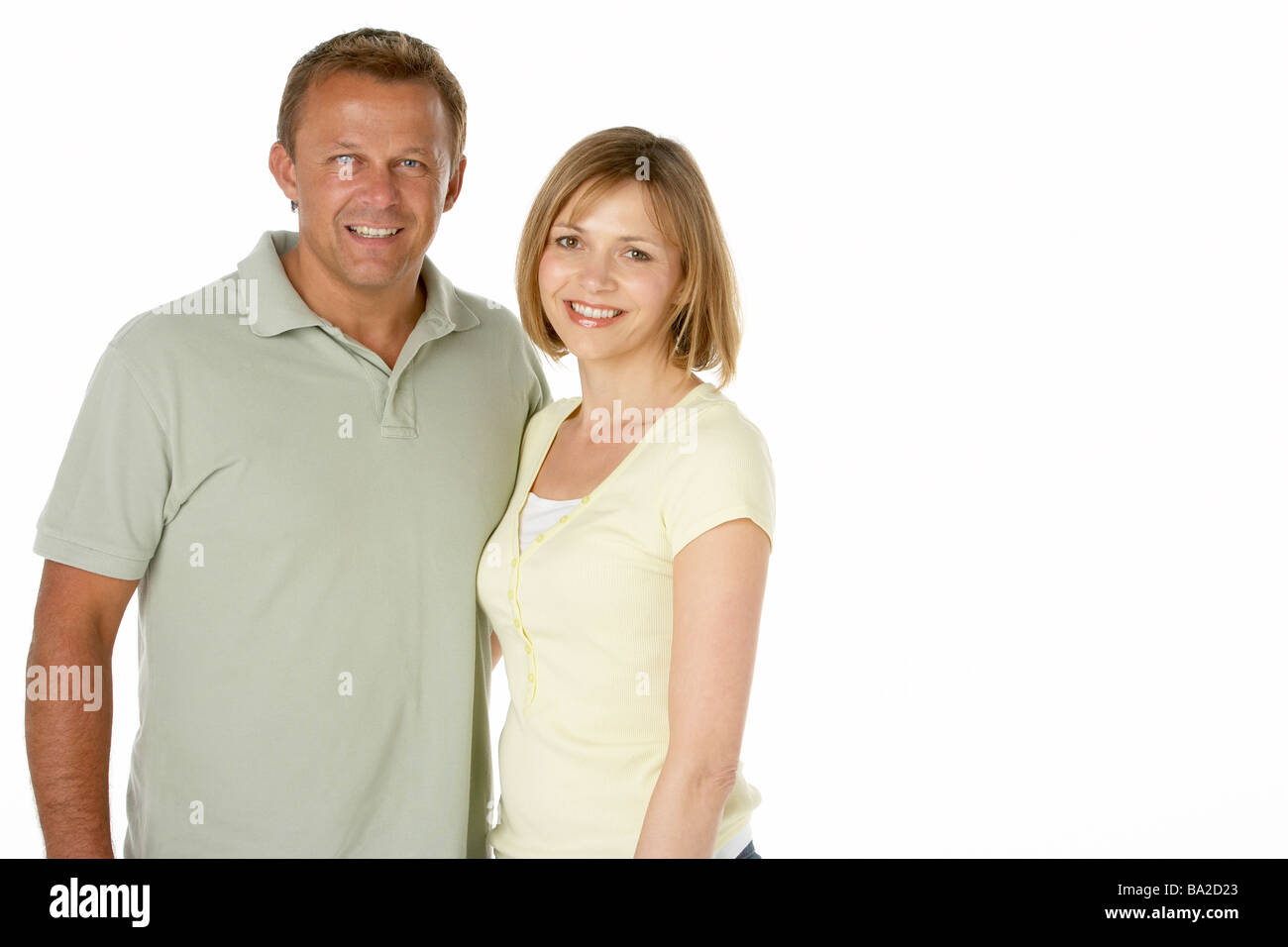 Женщина супруг или супруга. Фотопортрет муж и жена. Муж и жена фото на белом фоне. Счастливые муж и жена белый фон. Фото муж жена горизонтально.