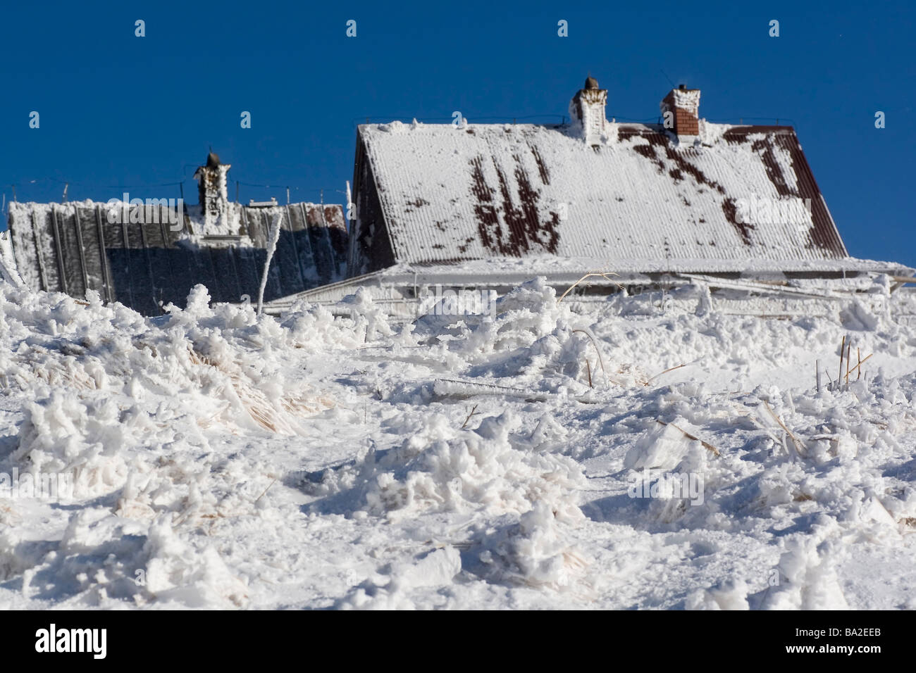 Farmhouse in winter Stock Photo - Alamy