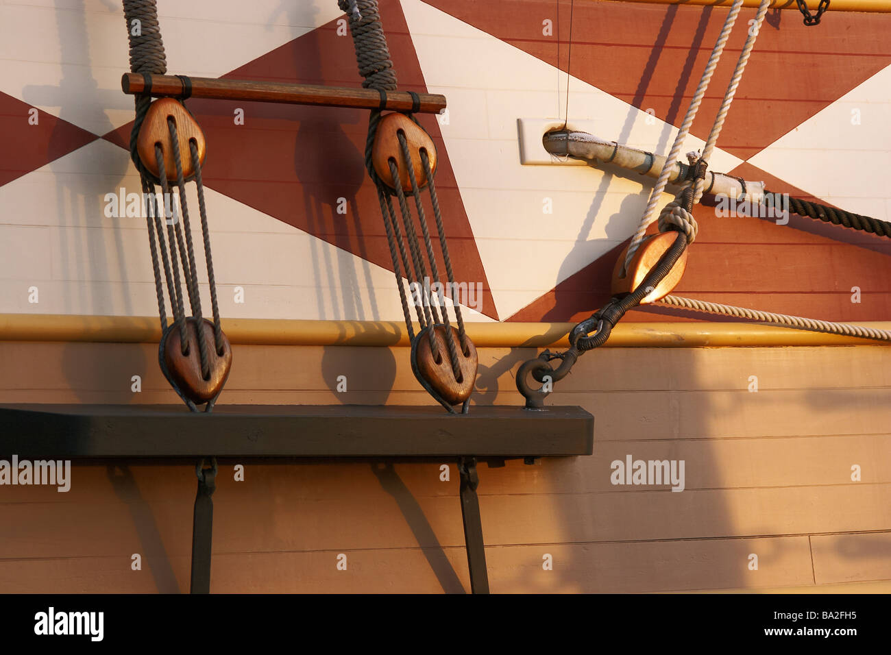 Block and tackle rigging on the Godspeed a Jamestown Settlement ship Stock Photo