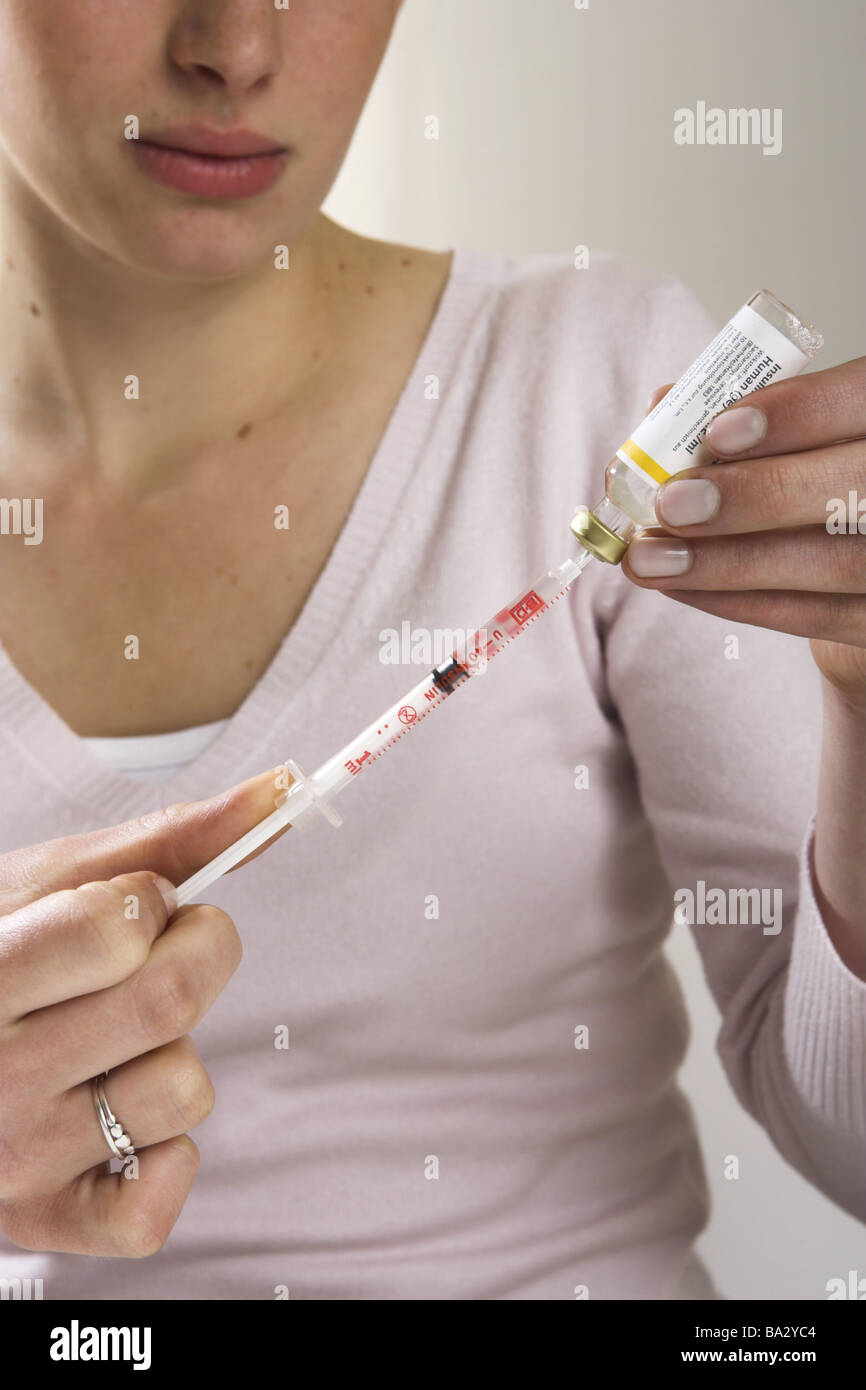 Diabetic detail hands insulinshot series raises woman illness diabetes