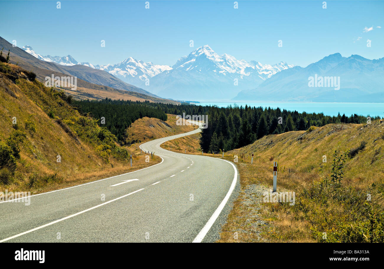 The road to Mount Cook, New Zealand Stock Photo