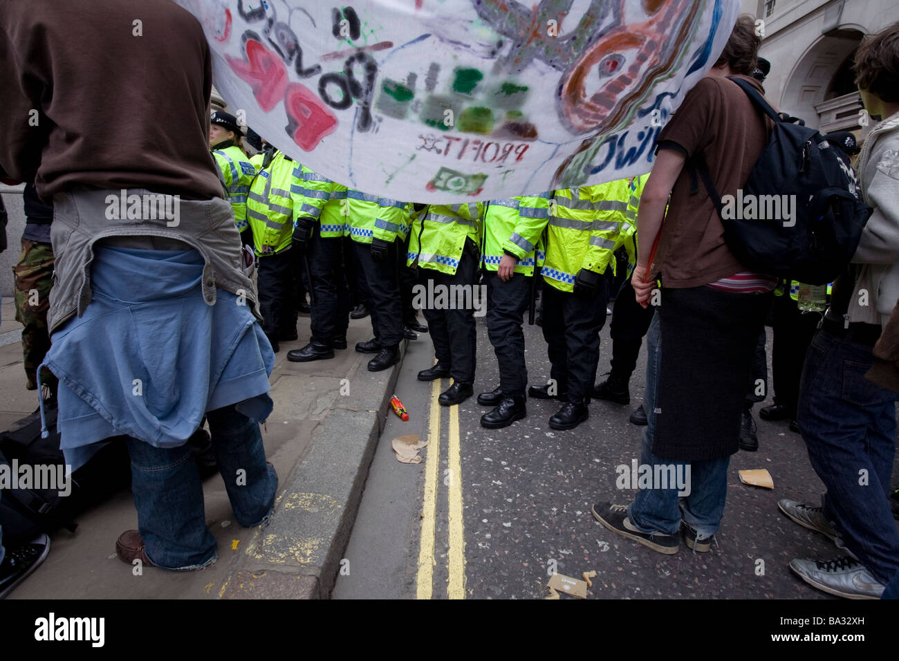 Police in kettle formation surrownd demonstrators at G20 protest Bank of England London Stock Photo
