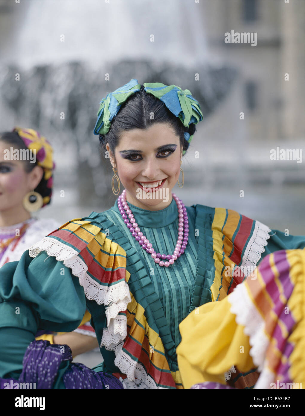 Indigenous traditional clothing hi-res stock photography and images - Alamy
