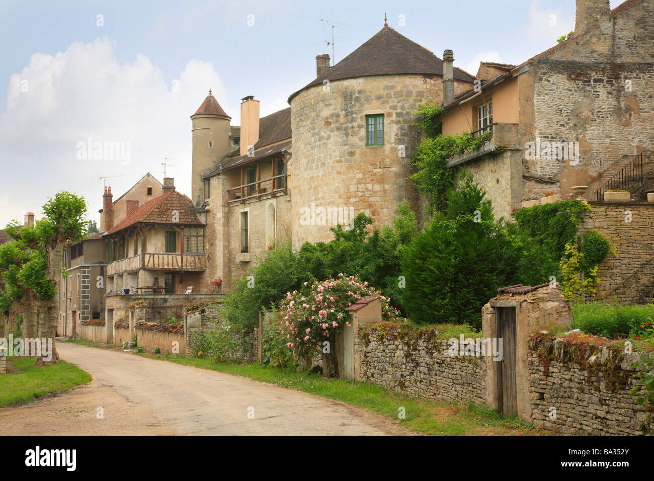 les-villages-de-noyers-village-de-noyers-sur-serein-dymfbr