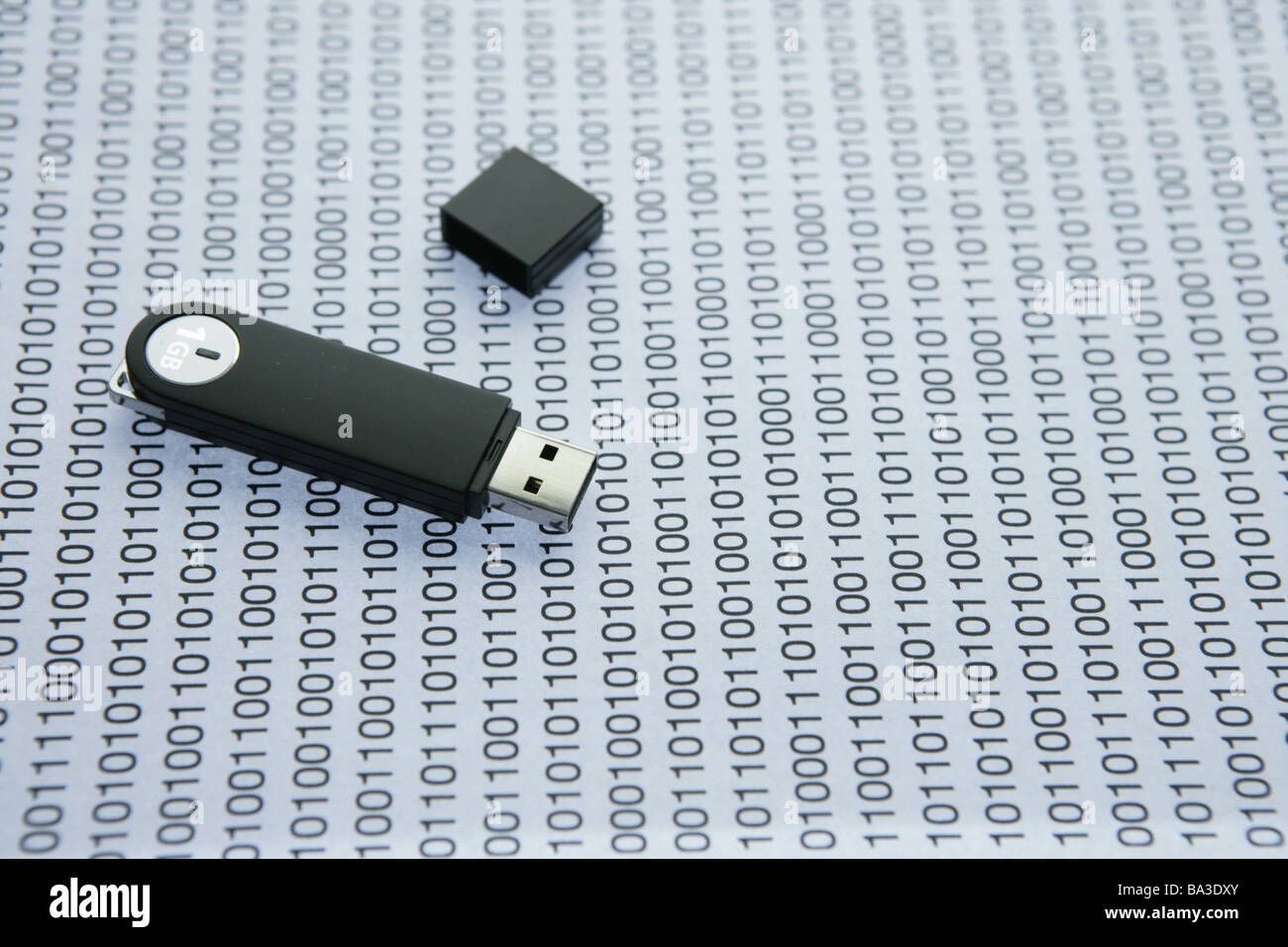 USB-Stick pay-rows binary-code computers hardware accessories data carriers USB  USB-Speicher-Stick interface hardware Stock Photo - Alamy