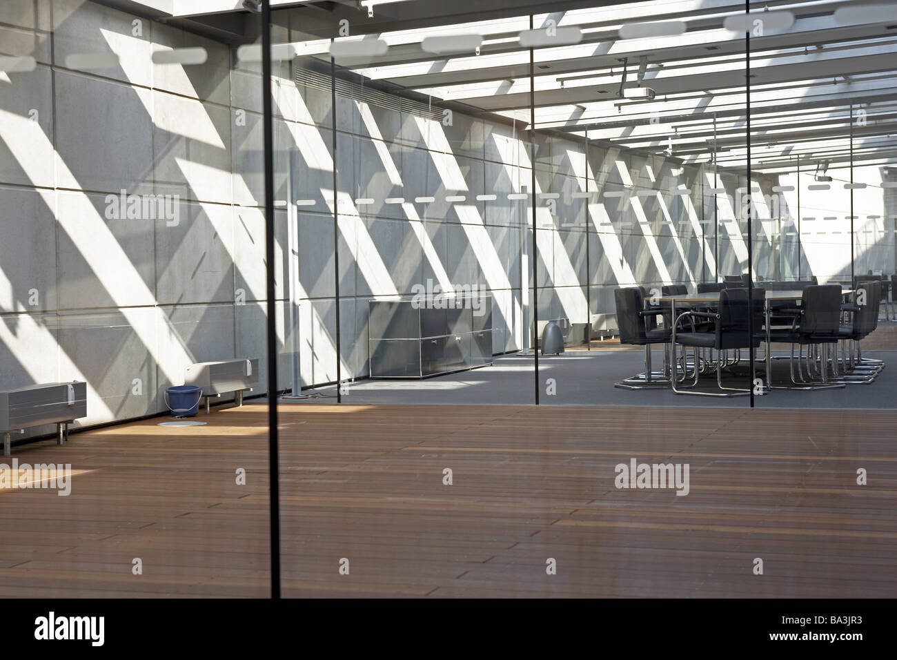 Deserted office meeting room hi-res stock photography and images - Alamy