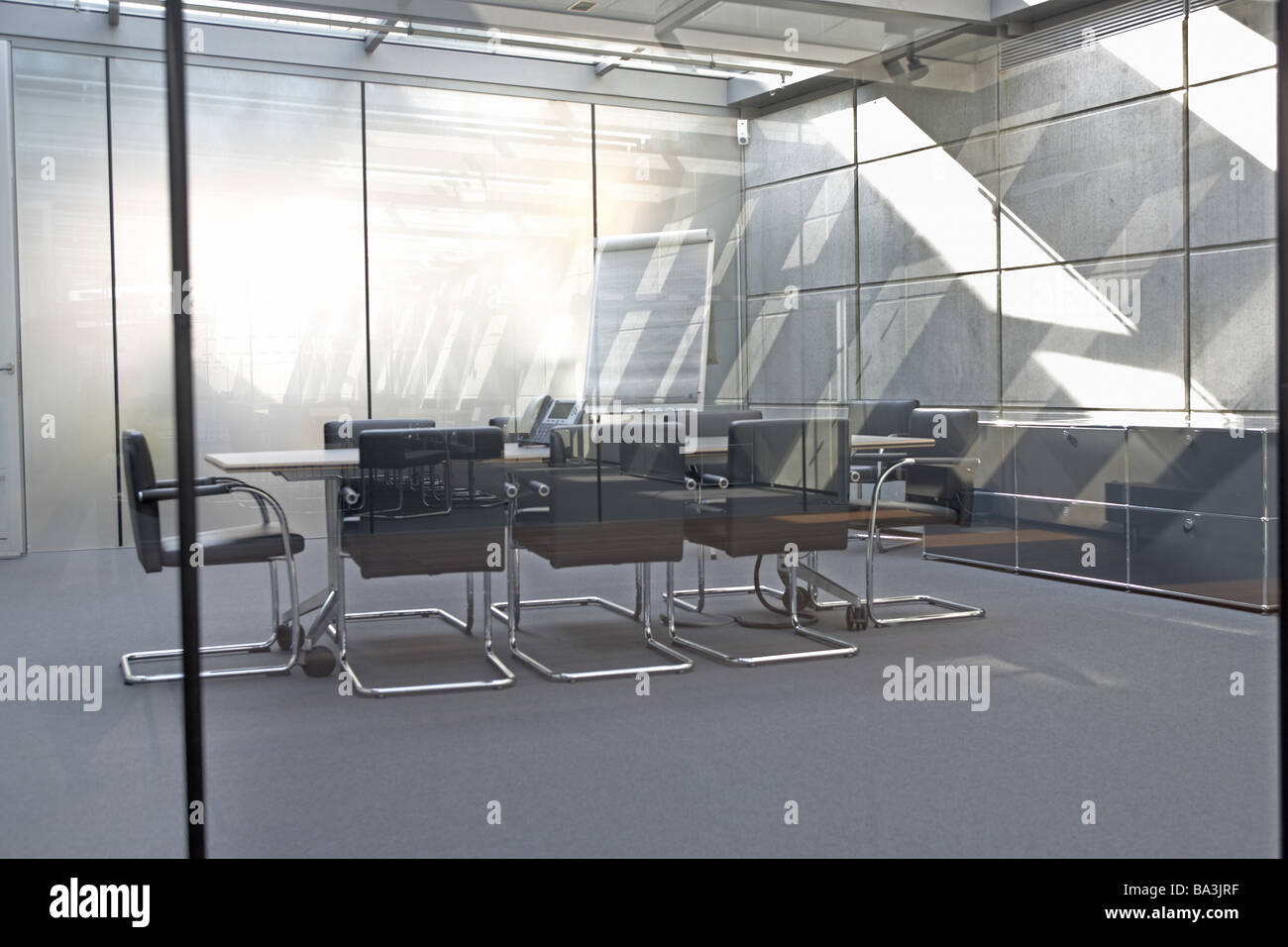 Deserted office meeting room hi-res stock photography and images - Alamy