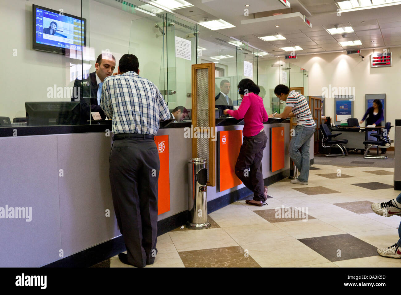 Bank interior teller hi-res stock photography and images - Alamy