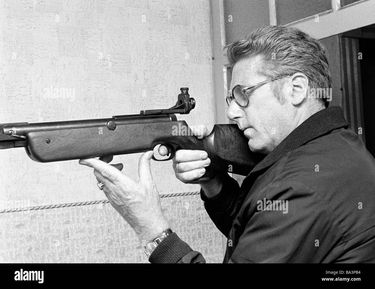 Seventies, black and white photo, sports, shooting sport, shooting stand, shooter with gun, man, aged 30 to 40 years, Ruhr area, North Rhine-Westphalia Stock Photo
