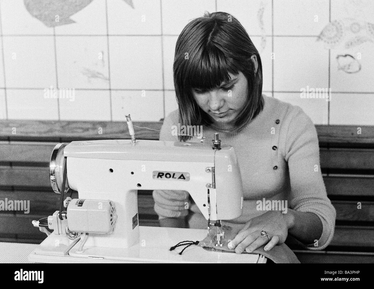 Seventies, black and white photo, people, physical handicap, school lessons, schoolgirl sews at a sewing machine, aged 14 to 16 years, Special School Alsbachtal, D-Oberhausen, D-Oberhausen-Sterkrade, Ruhr area, North Rhine-Westphalia Stock Photo