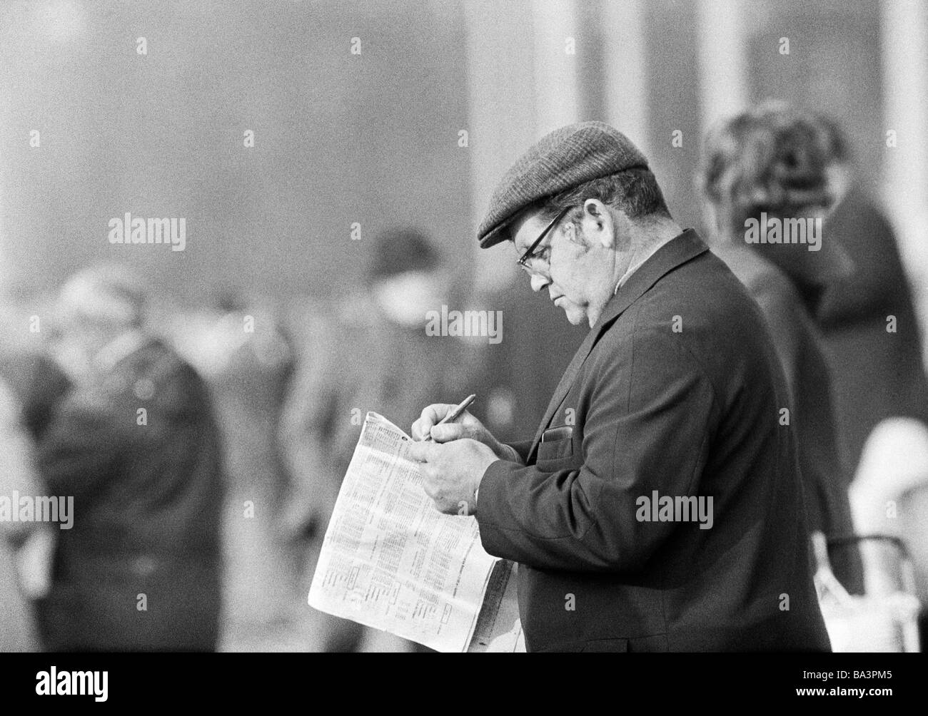 Seventies, black and white photo, sports, equestrianism, racecourse Dinslaken, trotting race 1973, horse-racing bet, man reads the racing sheet, aged 50 to 60 years, D-Dinslaken, Lower Rhine, Ruhr area, North Rhine-Westphalia Stock Photo