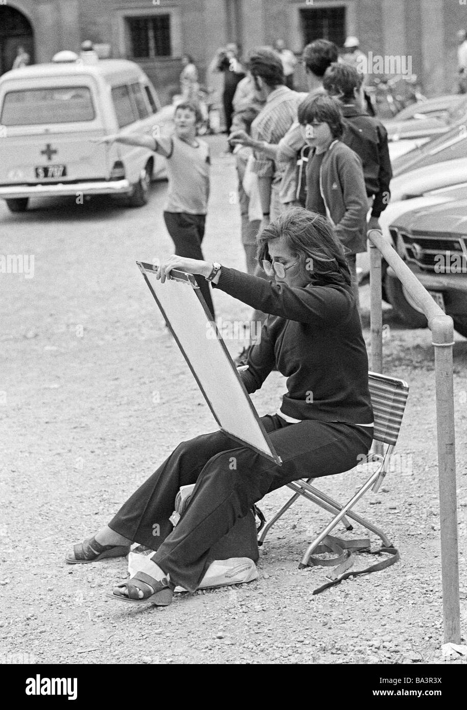 Seventies, black and white photo, culture, art, painting, woman sits on a folding chair and paints a picture, aged 30 to 40 years, Austria, Salzburg Stock Photo