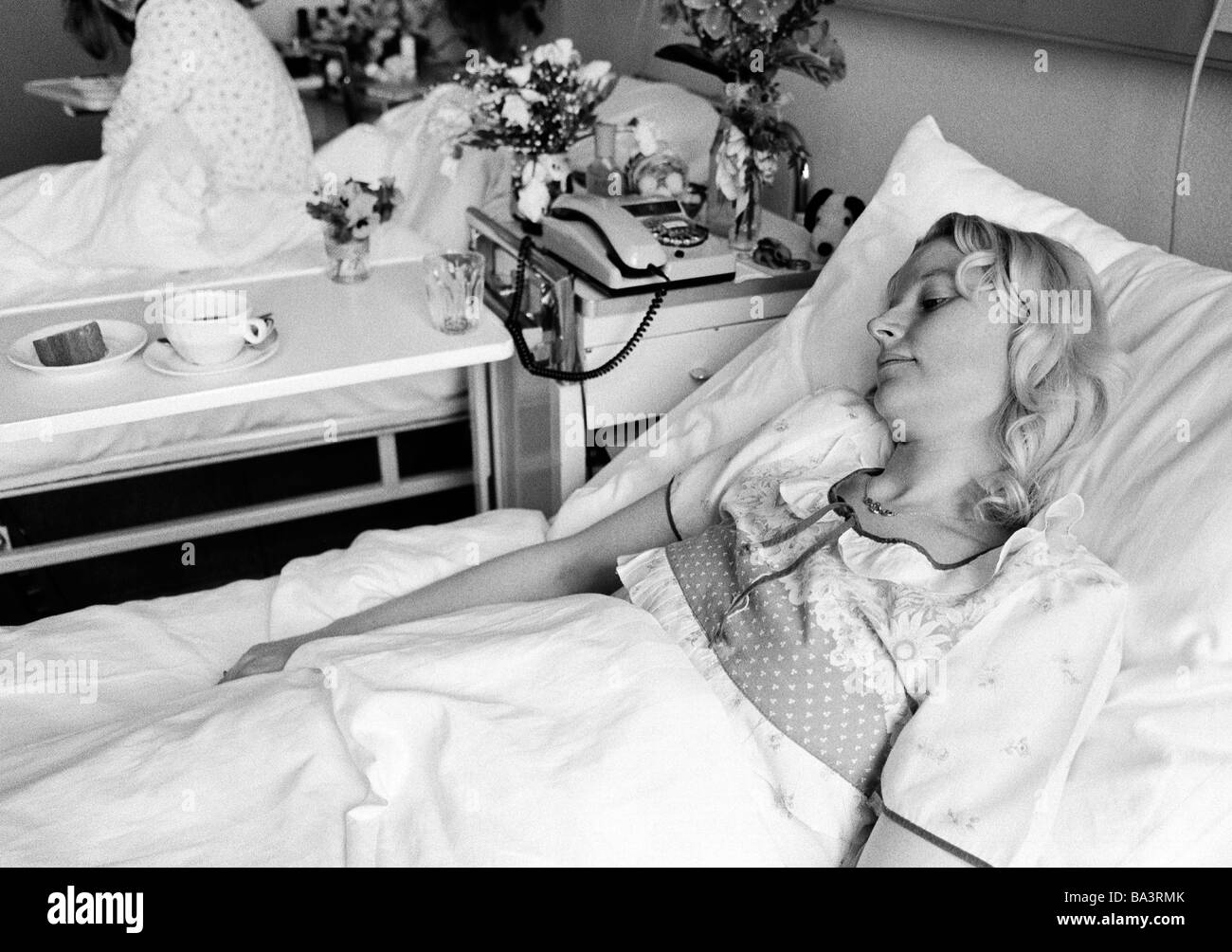 Eighties, black and white photo, people, health, young woman lies in a sickbed of a hospital, aged 30 to 40 years, Elisabeth Stock Photo