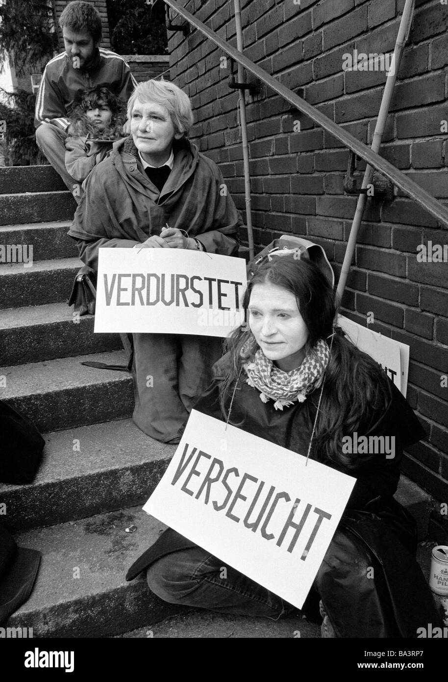 Eighties, black and white photo, people, peace demonstration, Easter marches 1983 in Germany against nuclear armament, two women presenting protest signs, aged 30 to 50 years, face white coloured, weird, D-Oberhausen, Ruhr area, North Rhine-Westphalia Stock Photo