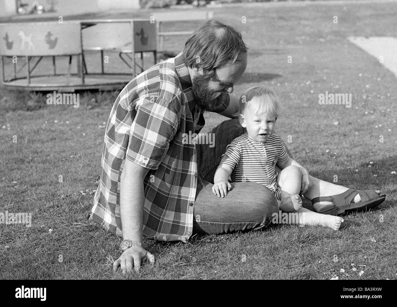 Seventies, black and white photo, people, young father plays with the little daughter, aged 30 to 40 years, aged 1 to 2 years, Volker, Judith Stock Photo