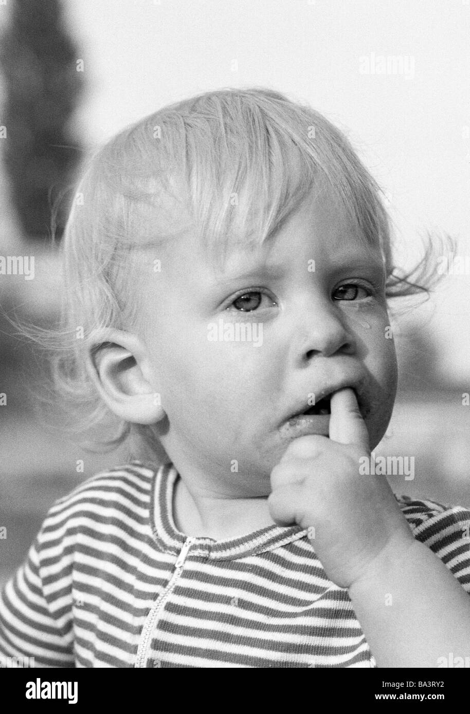 Seventies, black and white photo, people, children, little girl puts her finger in the mouth, shyness, crying, portrait, aged 1 to 2 years, Judith Stock Photo