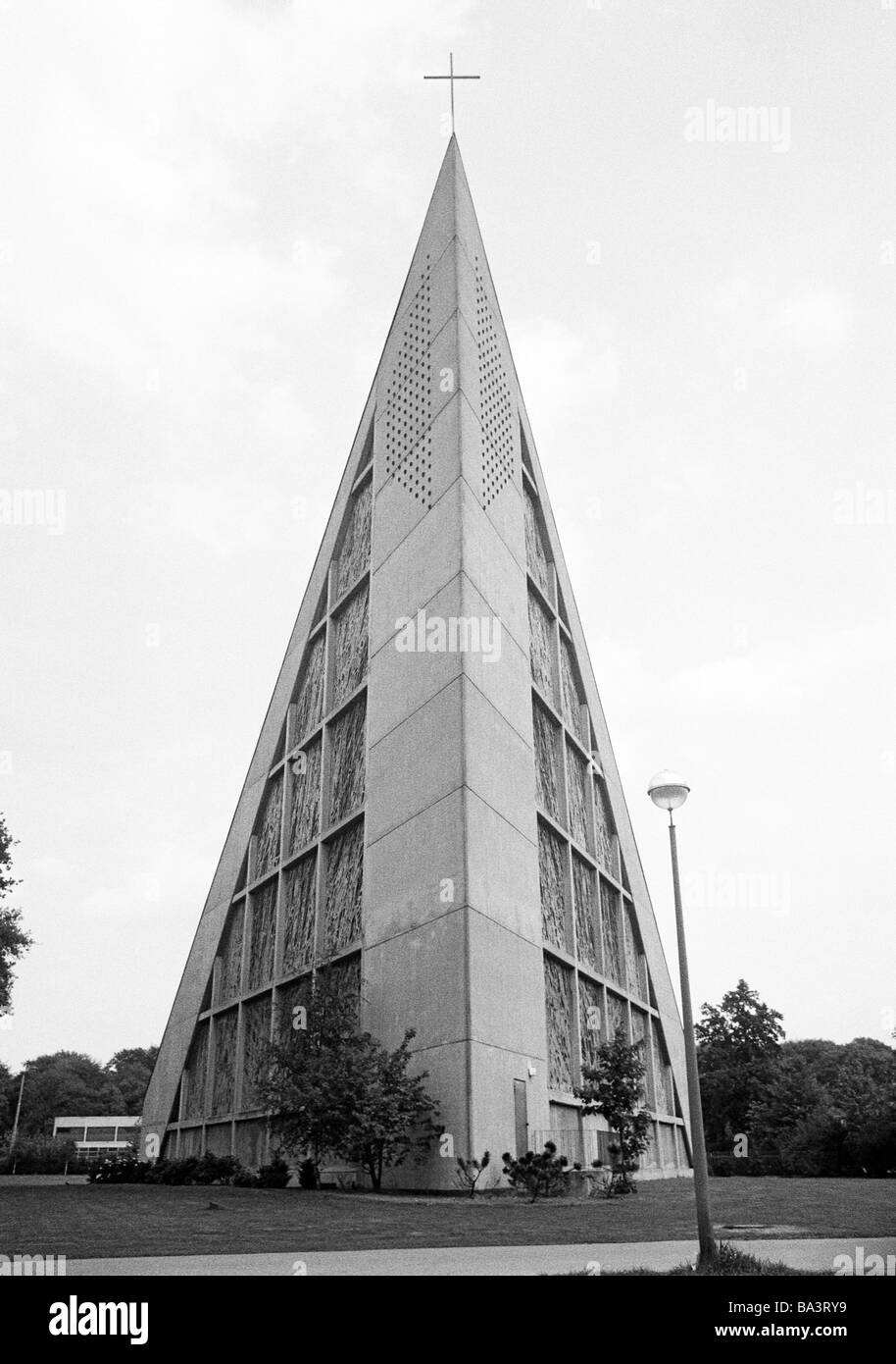 Seventies, black and white photo, religion, Christianity, evangelic Saint Stephanus Church, modern architecture, built in 1970, architect Peter Grund, D-Gelsenkirchen, D-Gelsenkirchen-Buer, Ruhr area, North Rhine-Westphalia Stock Photo