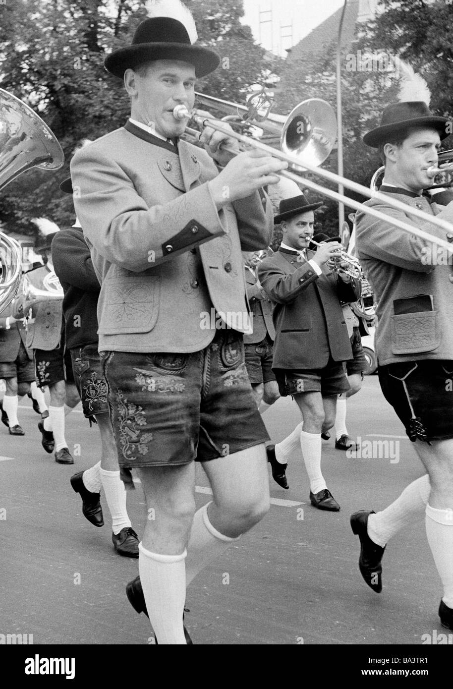 Sixties, black and white photo, folk festival, Munich Beer Festival 1966, Entry of the Oktoberfest Staff and Breweries, traditional costume parade, wind ensemble, men, aged 30 to 50 years, D-Munich, Isar, Upper Bavaria, Bavaria Stock Photo
