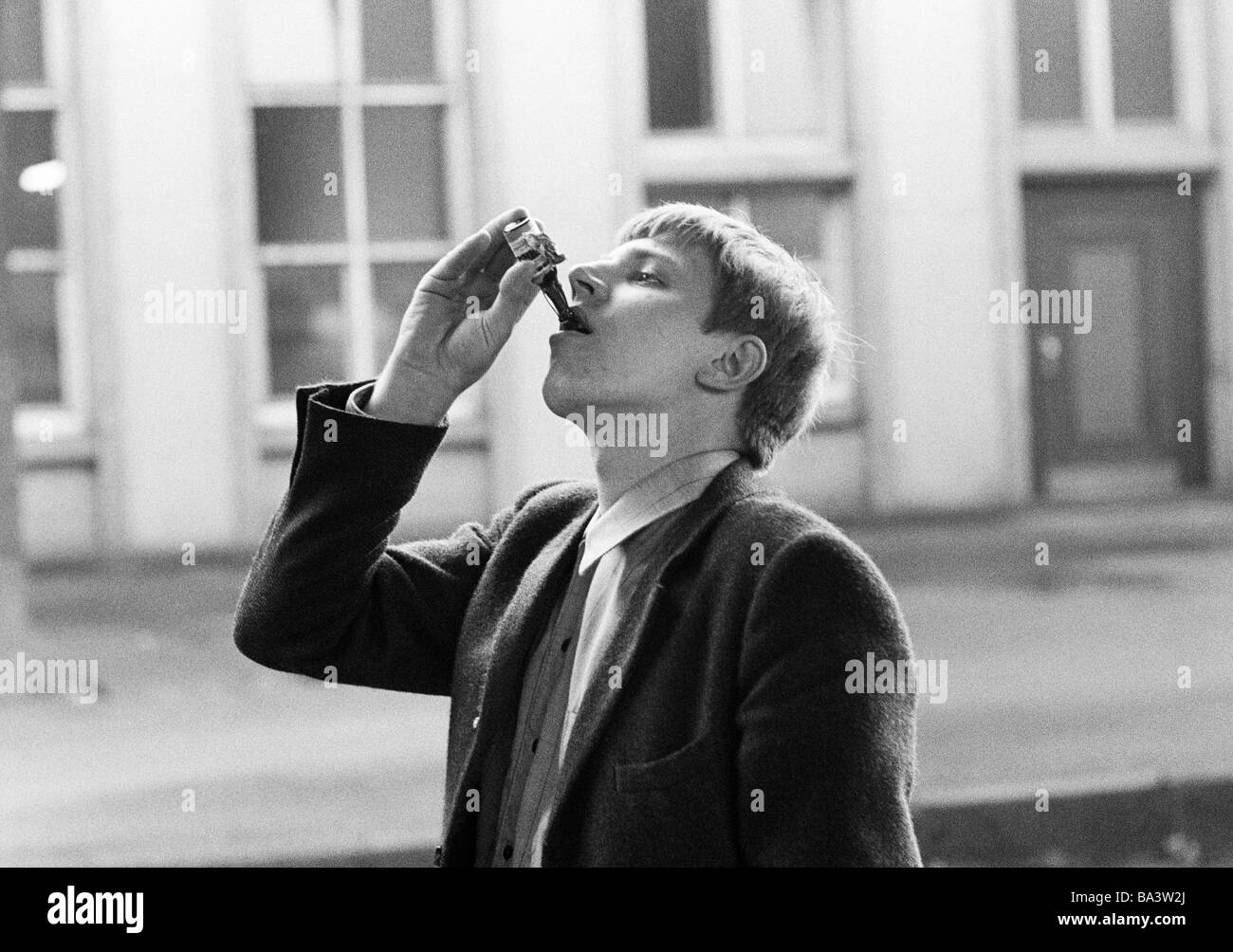 Sixties, black and white photo, people, health, alcohol, young man drinks a bitter, aged 20 to 25 years, Reiner Stock Photo