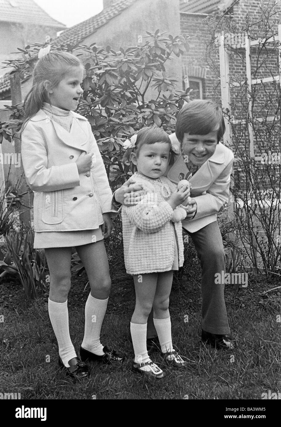 Seventies, black and white photo, people, children, two girls and a boy posing, aged 7 to 9 years, aged 3 to 4 years, aged 11 to 13 years, Birgit, Andrea, Frank Stock Photo