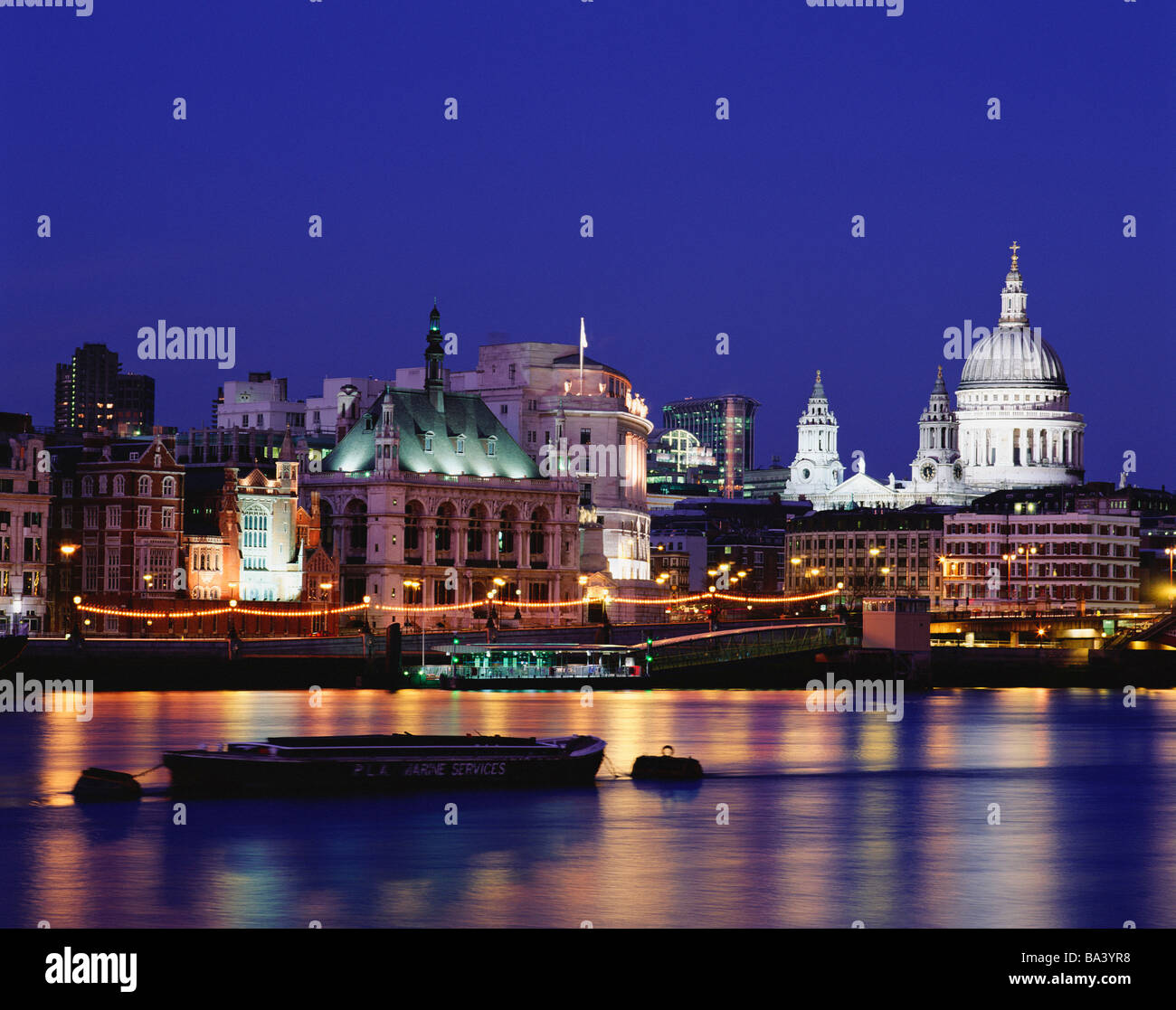 GB LONDON ST PAULS CATHEDRAL RIVER THAMES NIGHT Stock Photo