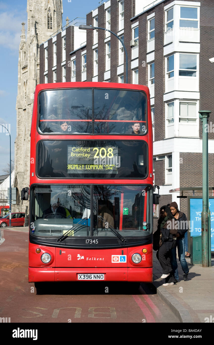 People boarding double decker bus bus hi-res stock photography and ...