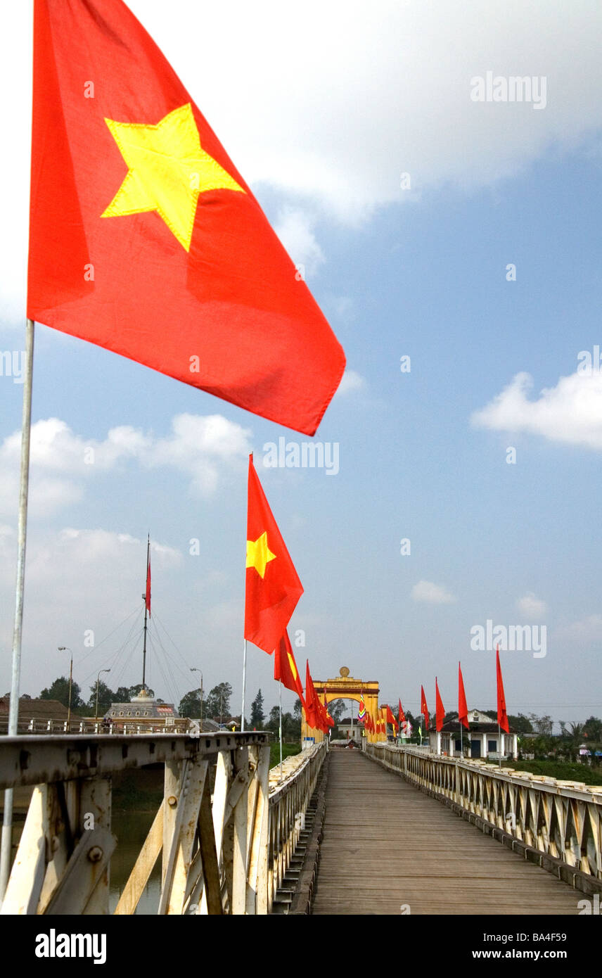 Memorial portal to Ho Chi Minh at the Hien Luong Bridge spanning the Ben Hai River in Quang Tri Province Vietnam Stock Photo