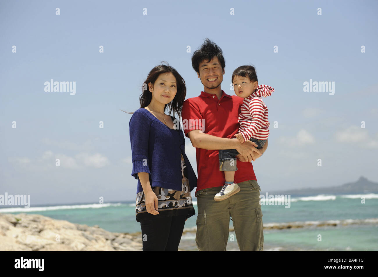 Asian family at the beach hi-res stock photography and images - Alamy