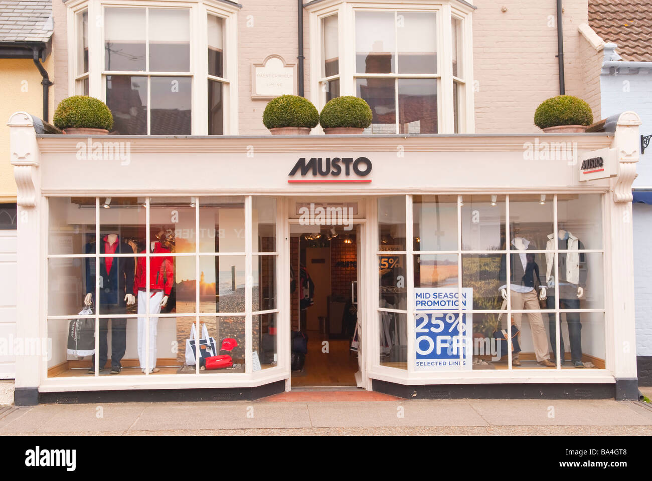 Musto shop store in Aldeburgh,Suffolk,Uk selling clothes Stock Photo - Alamy