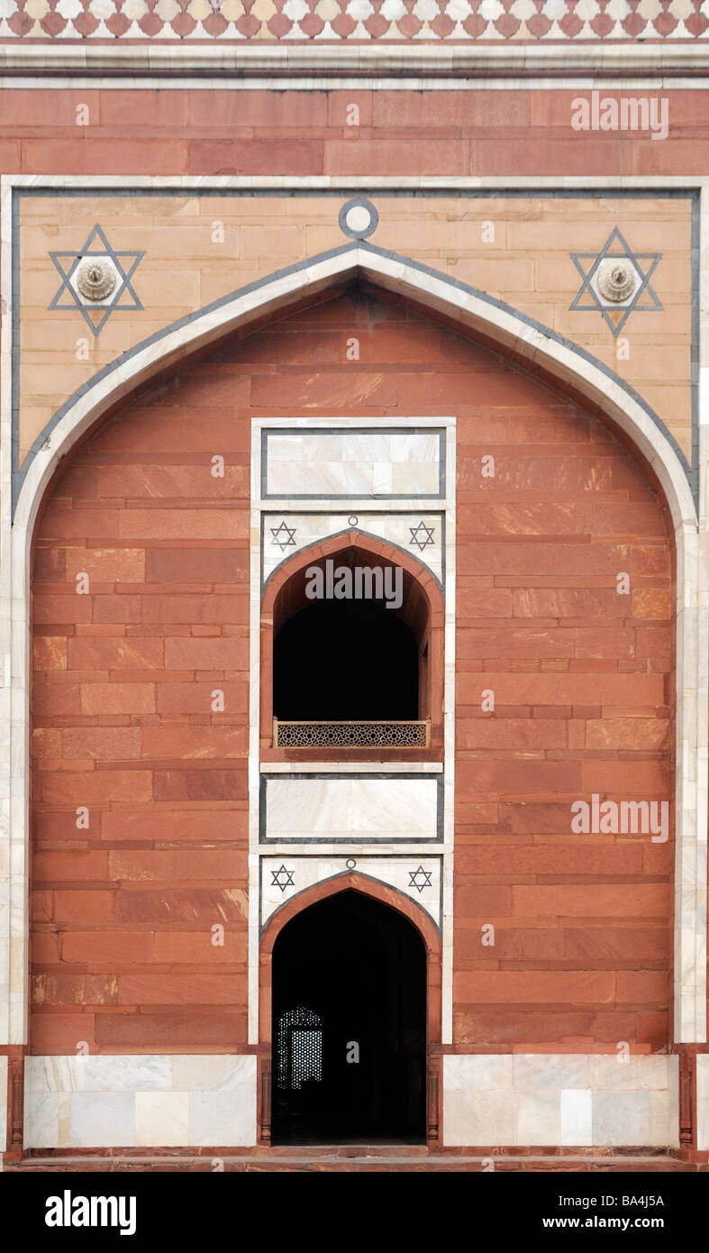Entrance to tomb of the Mughal emperor Humayun. This tomb built from red sandstone and white marble between 1565 and 1572 Stock Photo