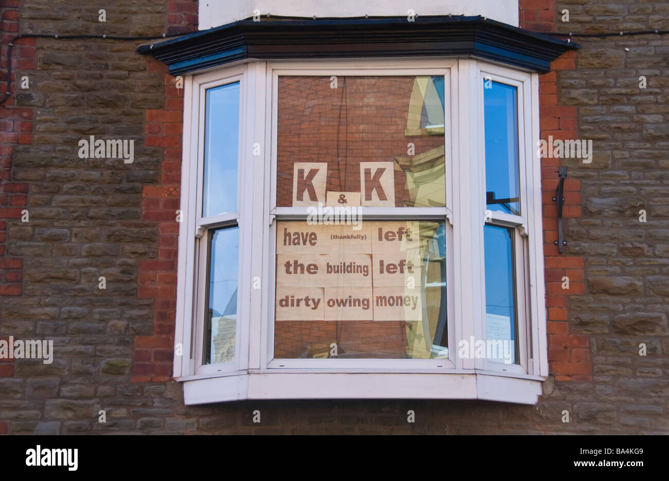 Landlords notice in bay window of premises in Ebbw Vale Blaenau Gwent in the South Wales Valleys UK Stock Photo