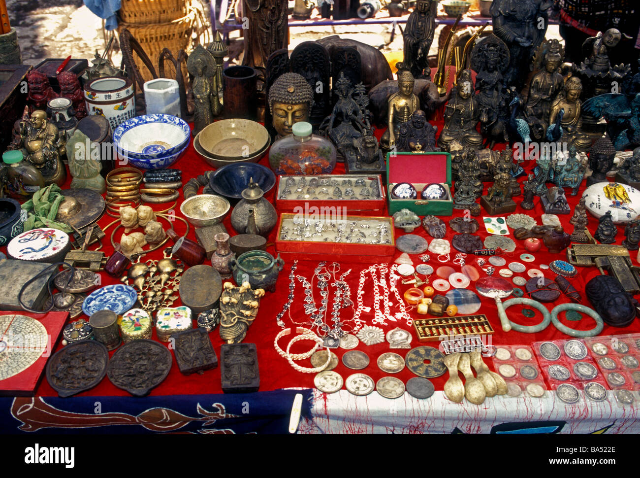 antique vendor, selling antiques, souvenirs, collectibles, handicrafts