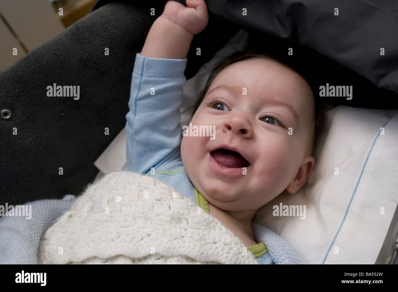 5 months old baby in cot smilling Stock Photo Alamy
