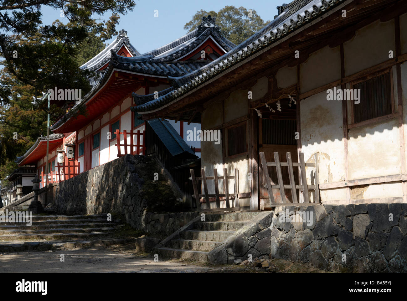 Traditional houses on a street in Nara, Japan Stock Photo Alamy