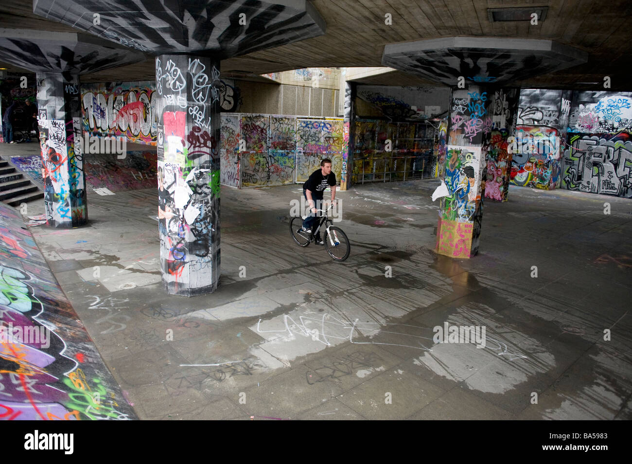 Skate Pit under the Queen Elizabeth Hall on London's Southbank, UK, regarded to be the unoffical home of British skateboarding Stock Photo