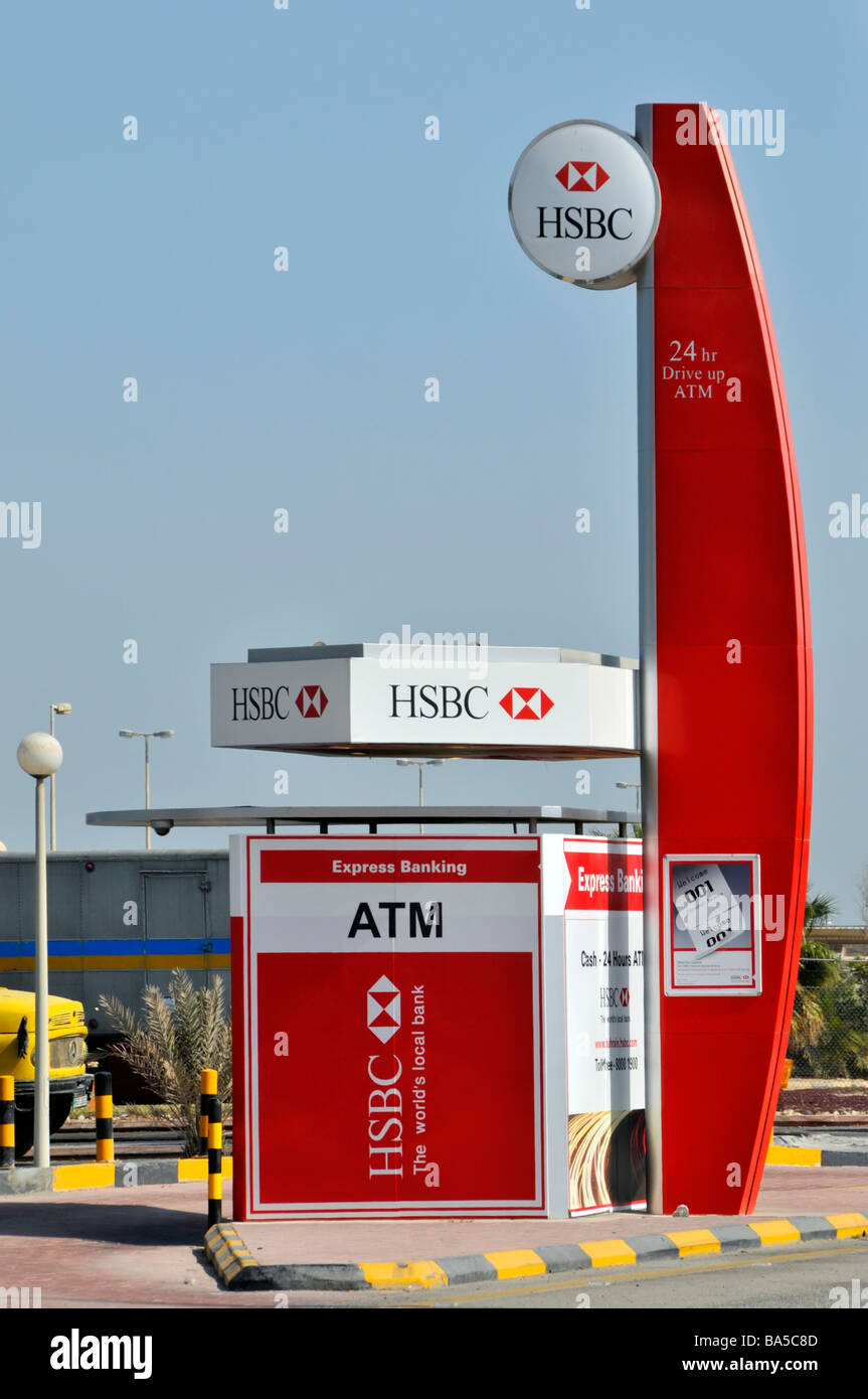 HSBC 'drive through' ATM services facility for motorists approx midpoint on King Fahd causeway linking Bahrain to Saudi Arabia Stock Photo