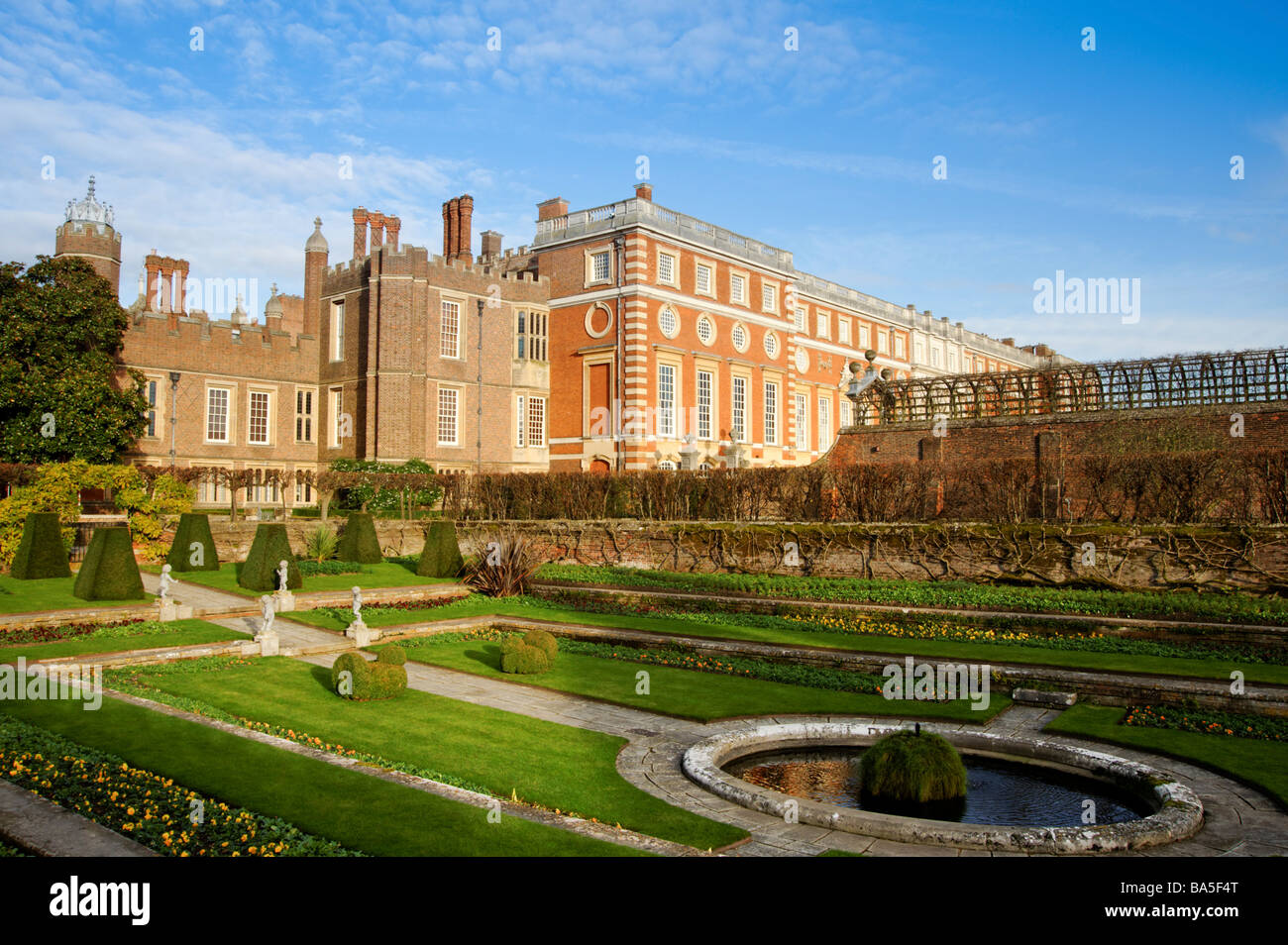 Pond Gardens, Hampton Court Palace Stock Photo Alamy