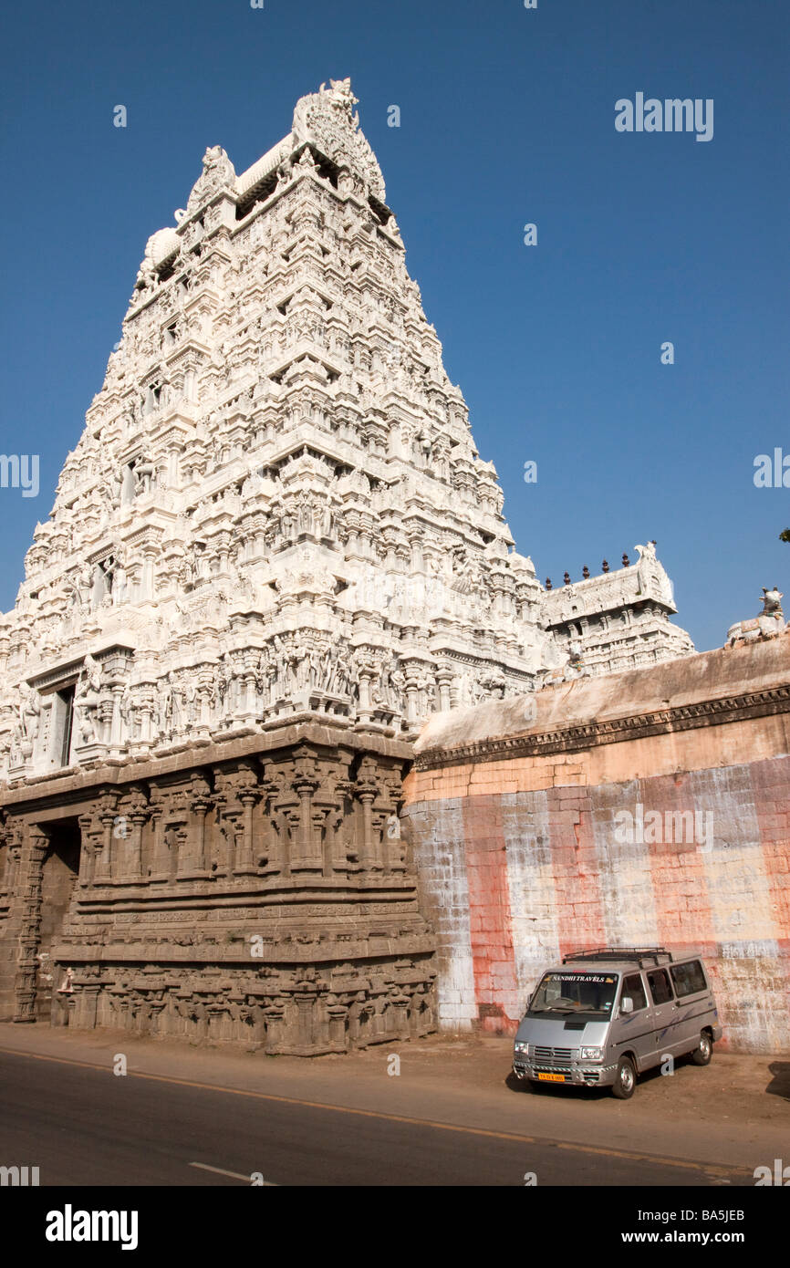 India Tamil Nadu Tiruvannamalai Arunachaleswar temple road below white gopuram Stock Photo