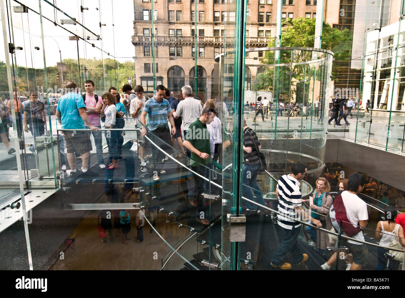 5th avenue new york shopping holiday hires stock photography and