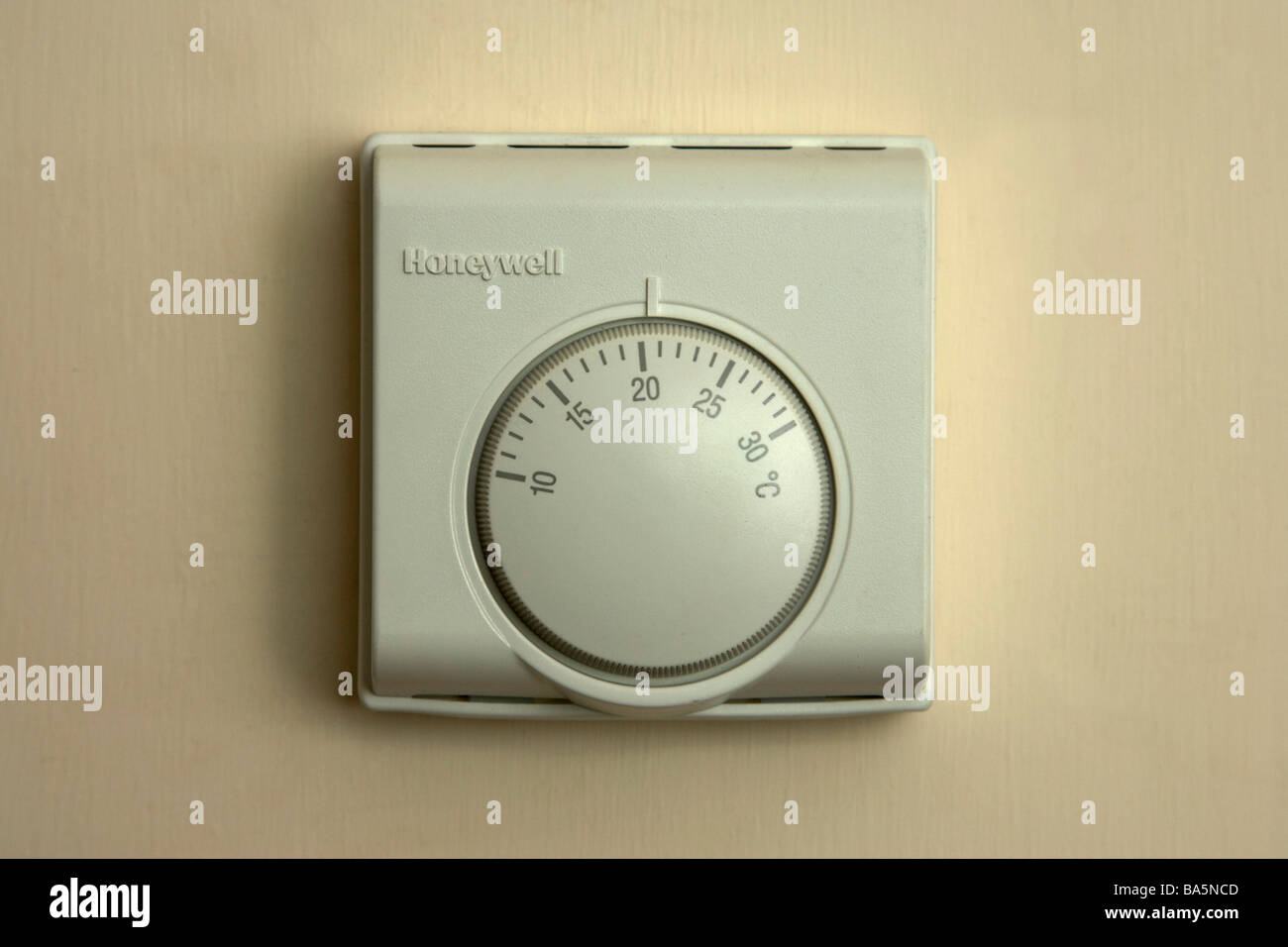 Honeywell thermostat hi-res stock photography and images - Alamy