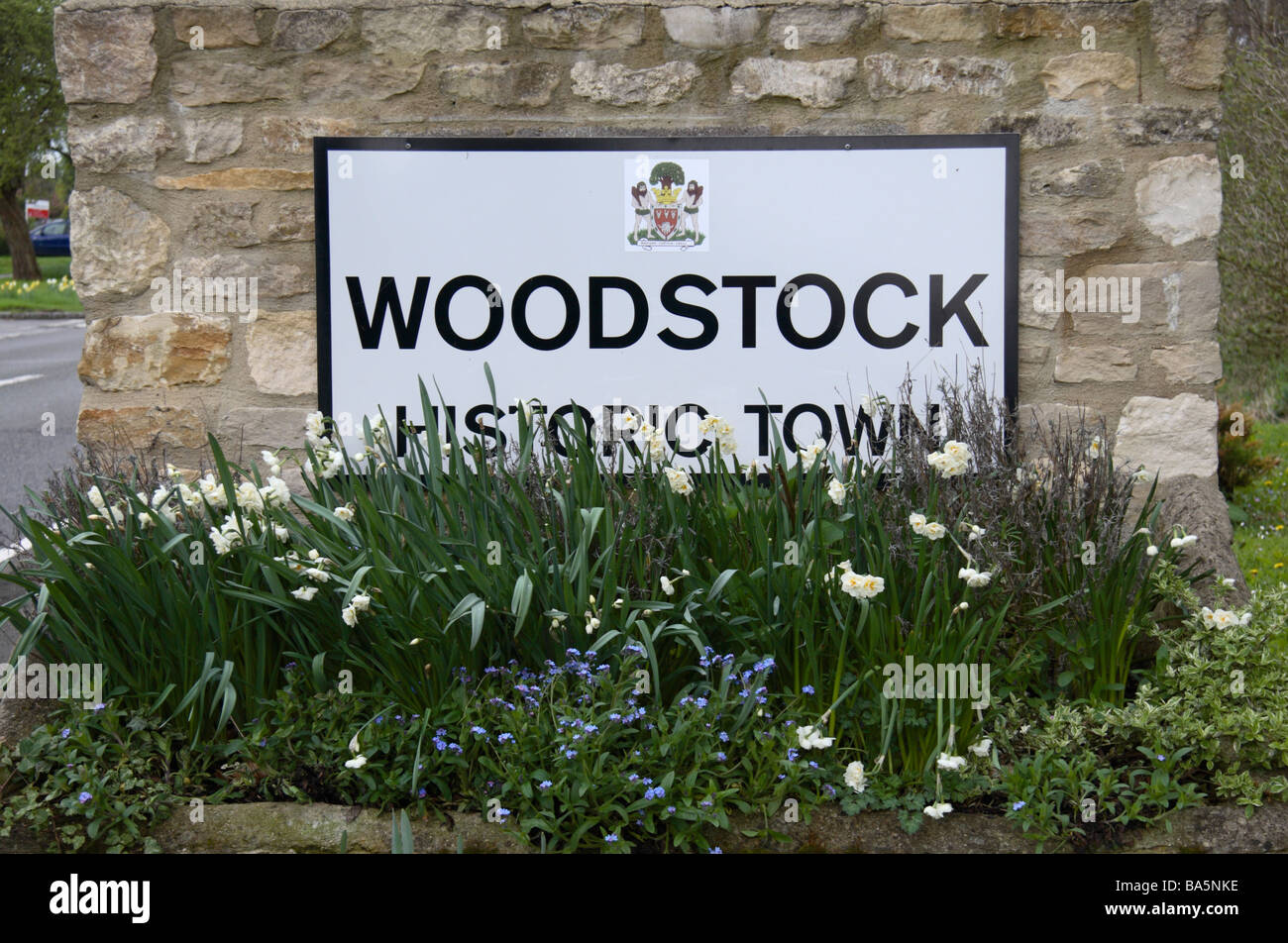A 'Woodstock Historic Town' road sign at the entrance to Woodstock, Oxfordshire, UK.  April 2009 Stock Photo