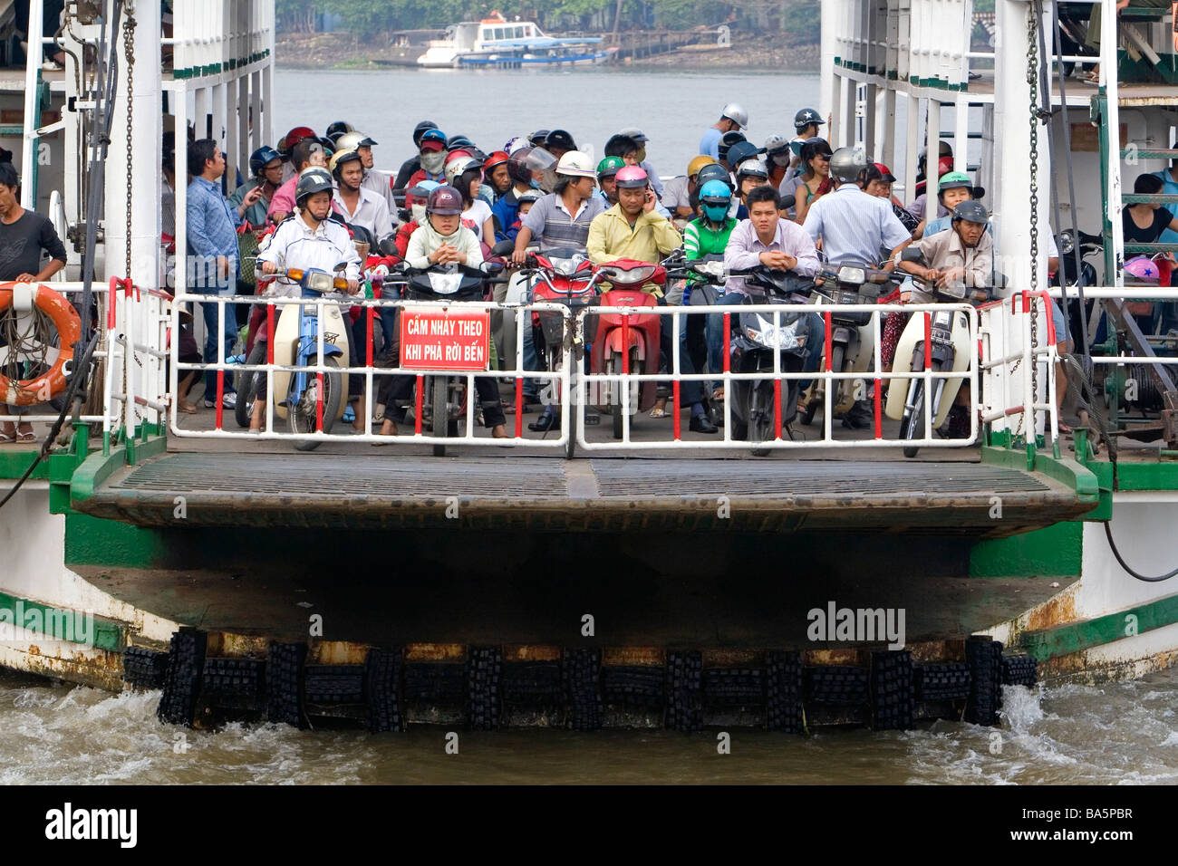 Wedding during coronavirus hi-res stock photography and images - Page 3 -  Alamy, image size:1300x956