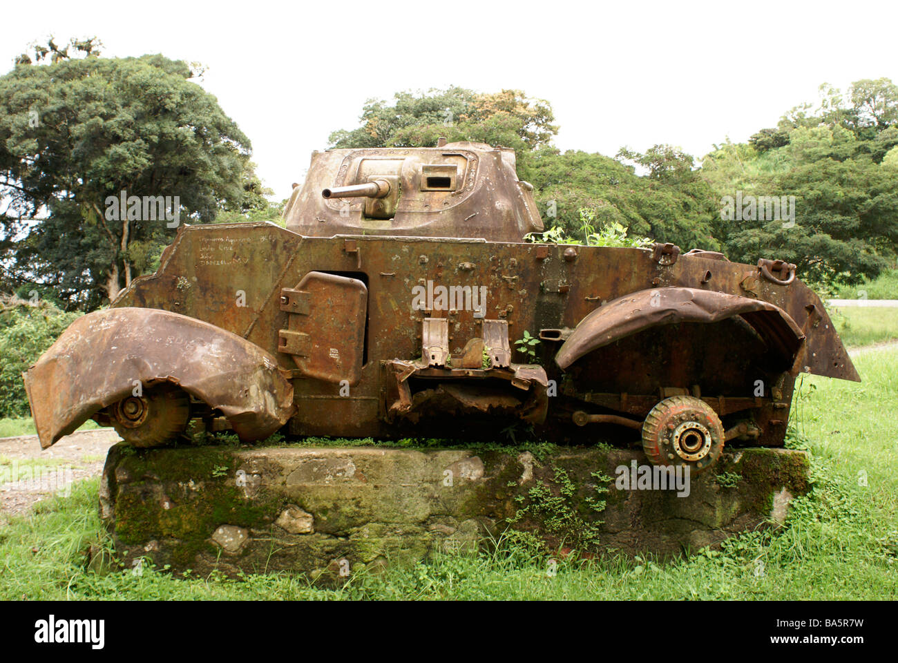 Abandoned Sandinista tank at the entrance to Finca Selva Negra near Matagalpa, Nicaragua. Stock Photo