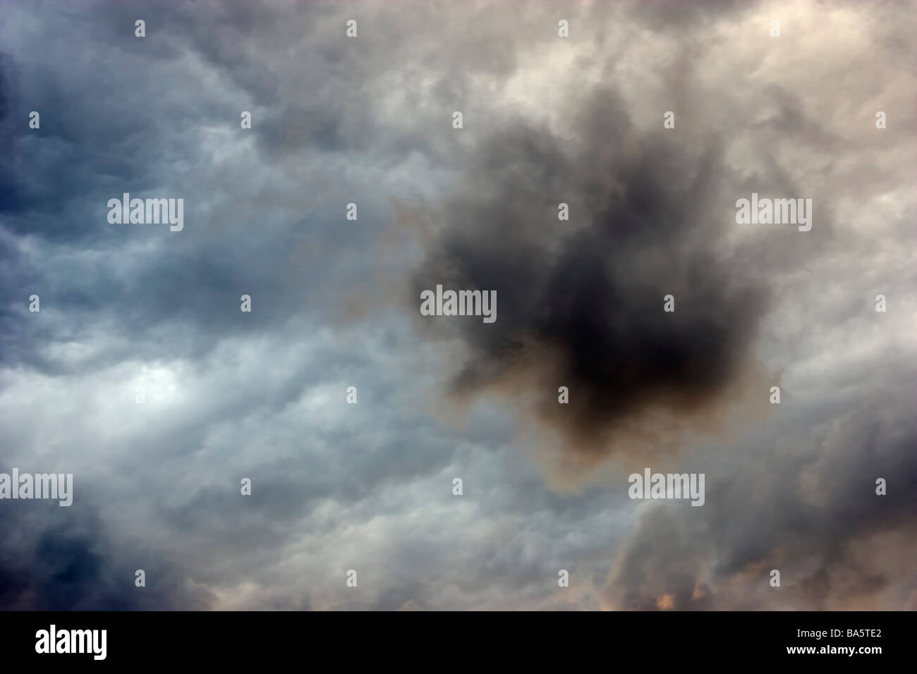 Gray storm clouds hi-res stock photography and images - Alamy