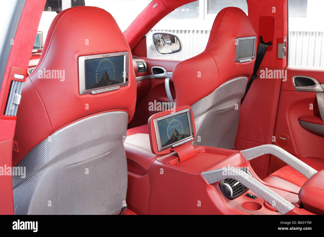 Car Porsche Gemballa Cayenne 700 back frontseats meansbracket Car