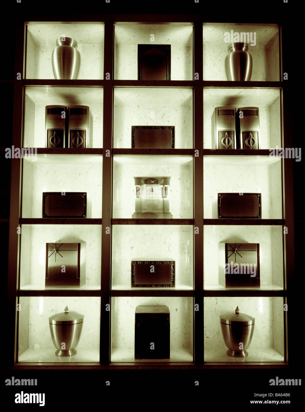 Urns For Ashes Display Best Decorations