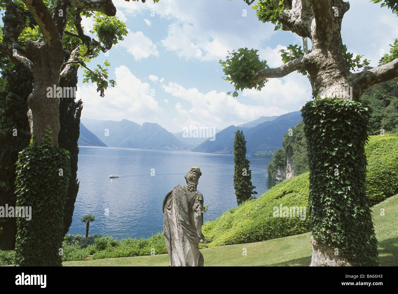 Italy Lombardei Lenno peninsula villa Del Balbianello grounds statue