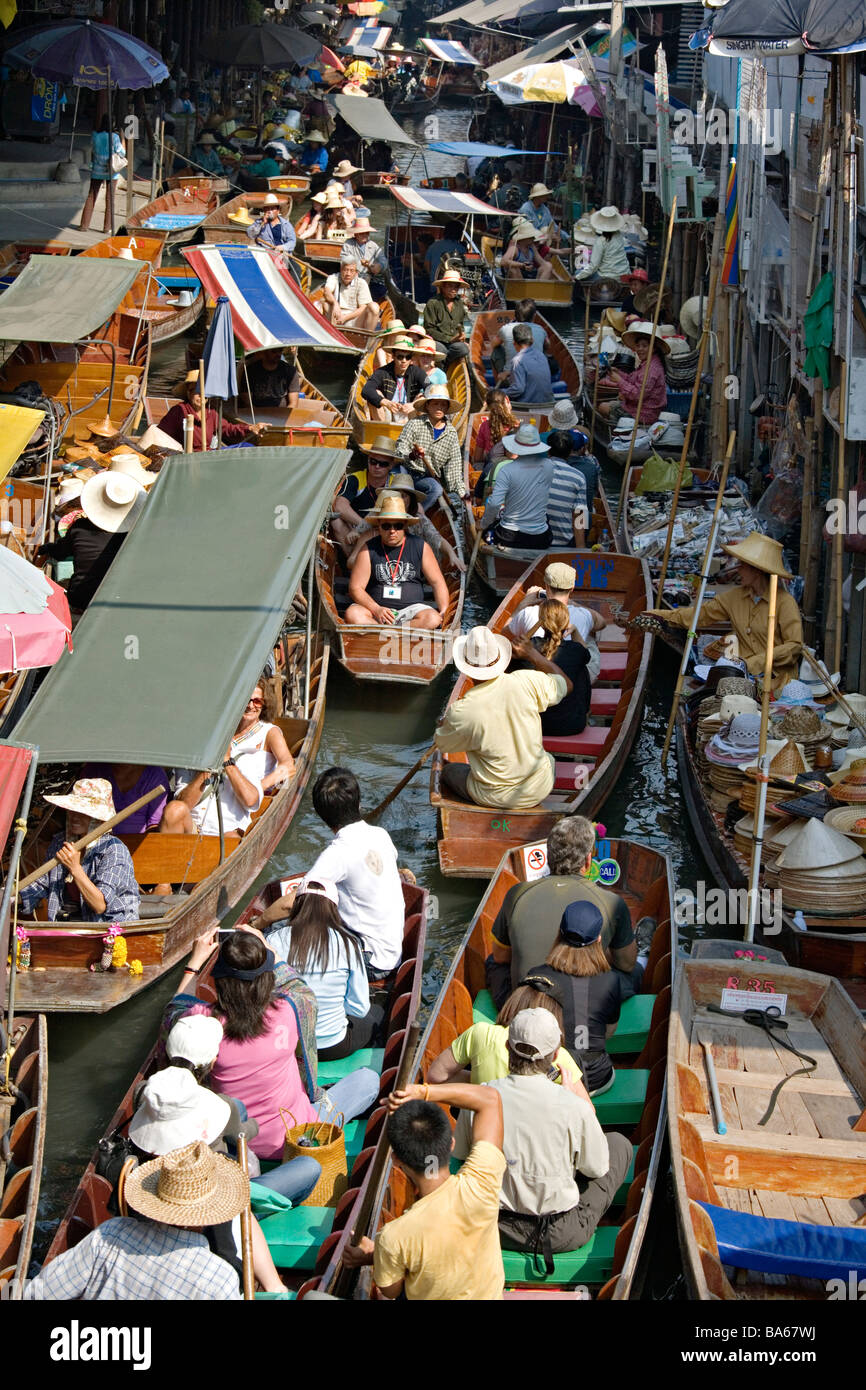 Selling food and souvenirs at the Damnoen Saduak floating market located about 62 miles outside of Bangkok Thailand Stock Photo