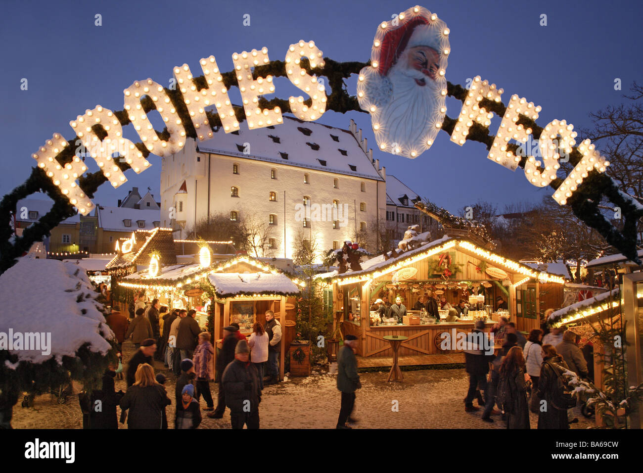 Kelheim Christmas Market 2022 Germany Bavaria Ingolstadt Christmas-Market Evening City Mood Advent  Advent-Time Buildings Architecture Duke-Boxes Custom-Hood Stock Photo -  Alamy
