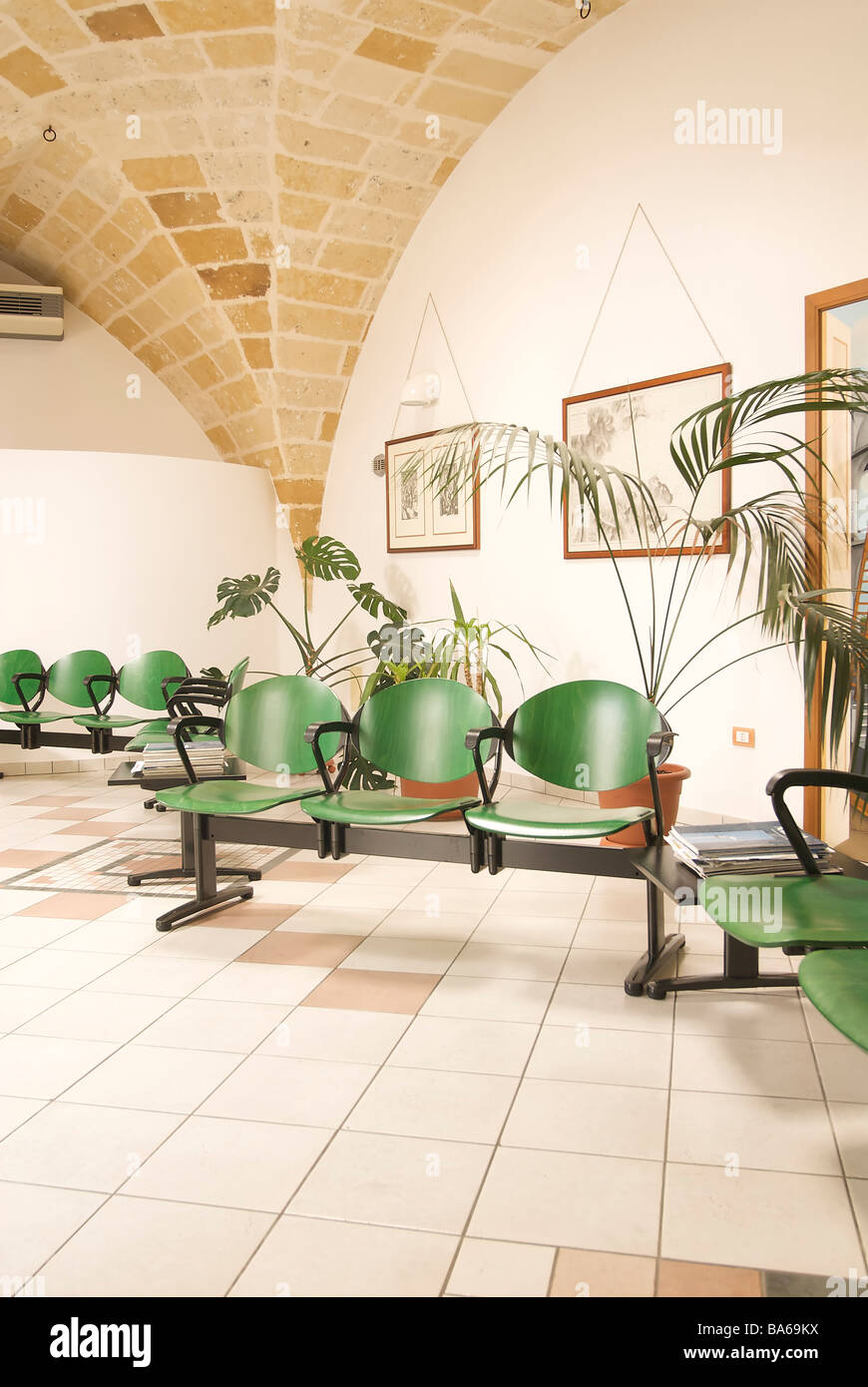 Waiting room built structure hi-res stock photography and images - Alamy
